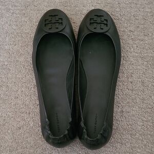Tory Burch Black Ballet Flats with black medallion in women's size 13.